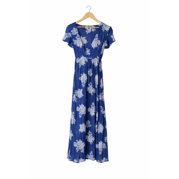 Lulus Dresses & Skirts - Lulus Blue White Floral Maxi Dress V-Neck Flutter Sleeve Boho Tiered Medium